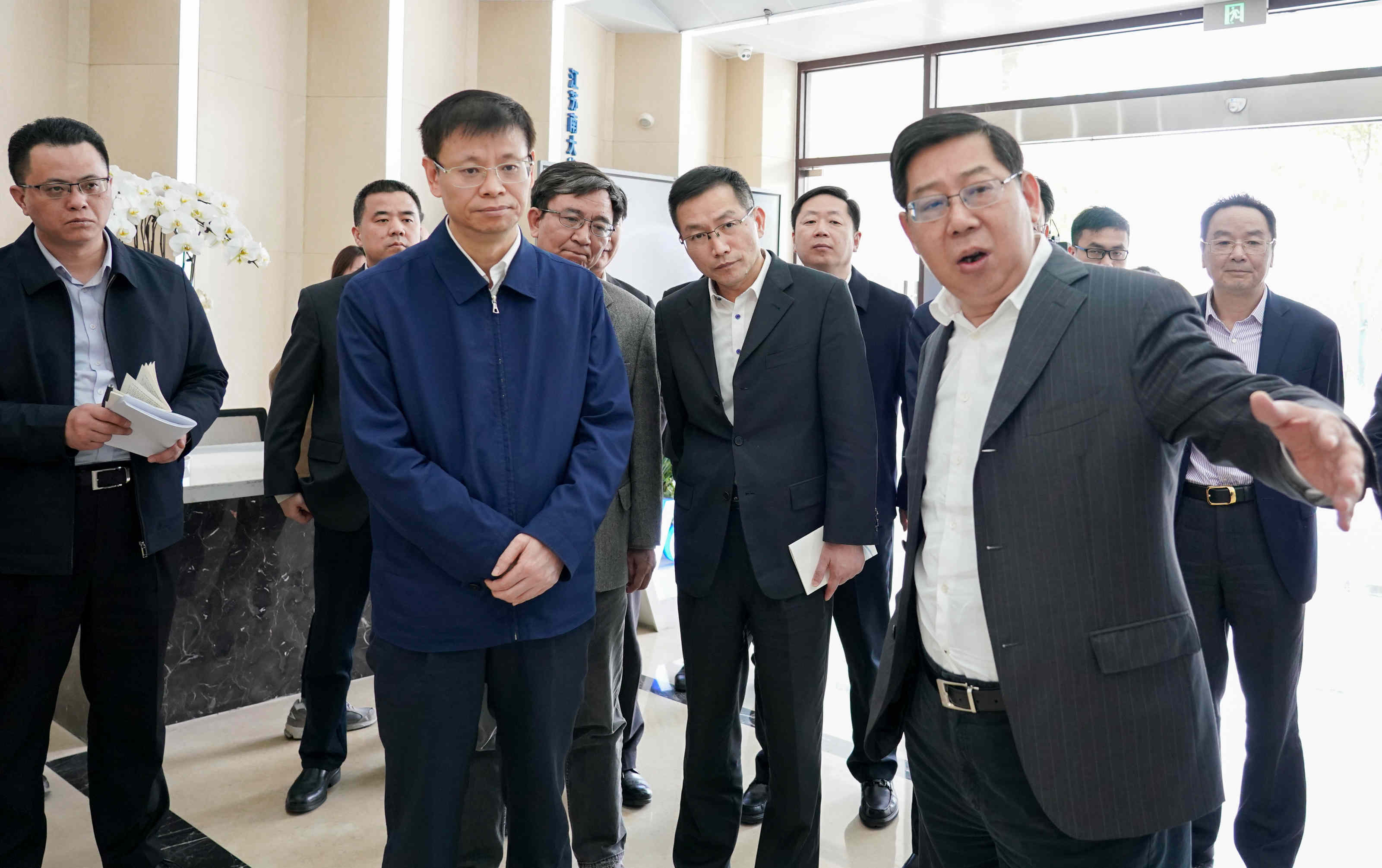 市委书记许昆林调研南大光电(图1) 市委书记许昆林调研南大光电(图1)